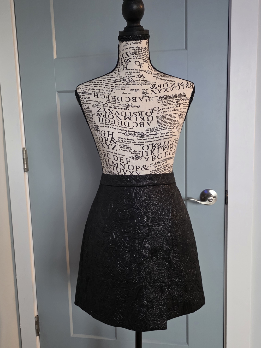 ​J Crew Metallic Black Paisley Matelasse Origami Wrap Mini Skirt Size 2 B4754
